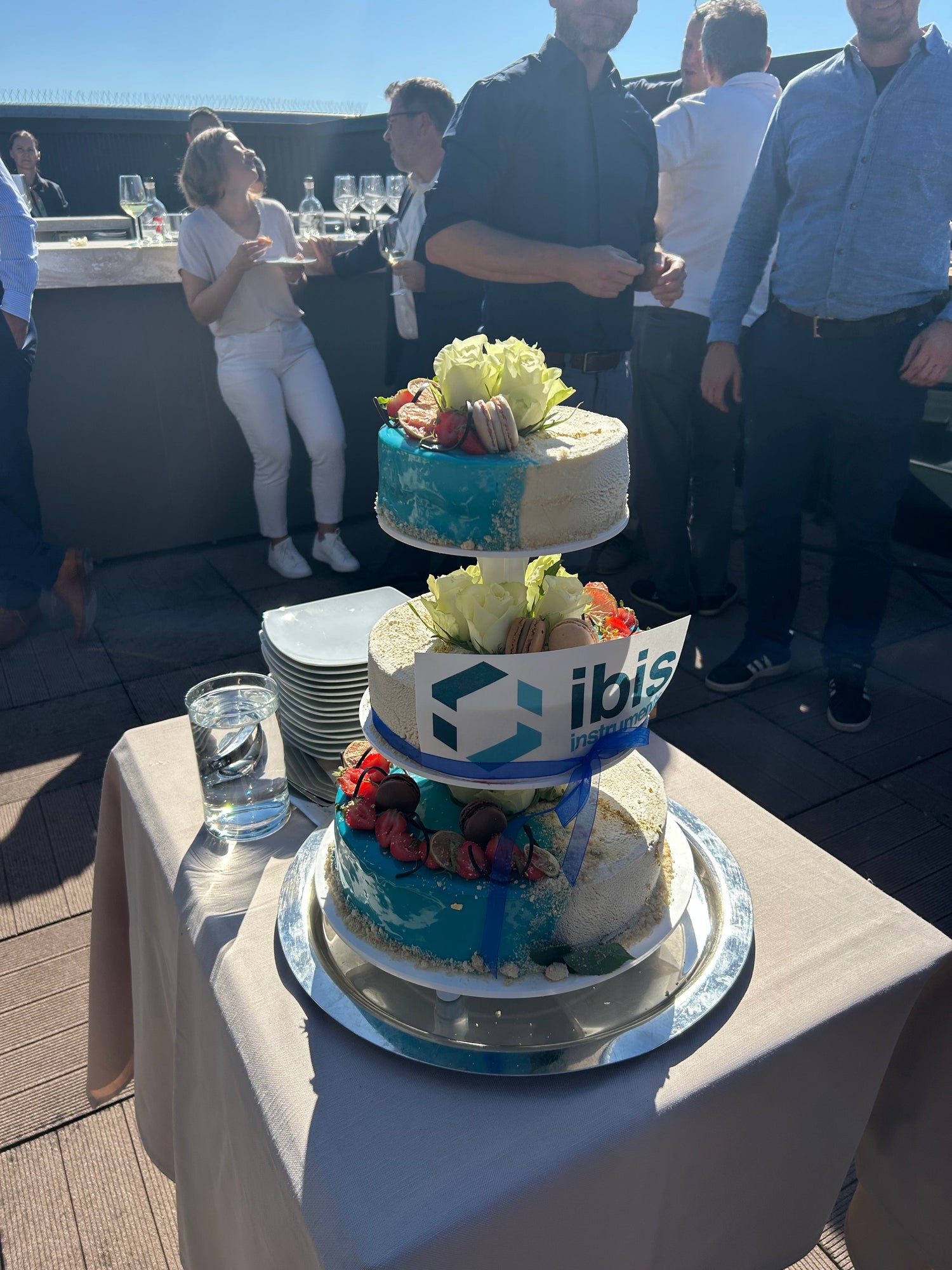 Večnadstropna tortica za dogodek